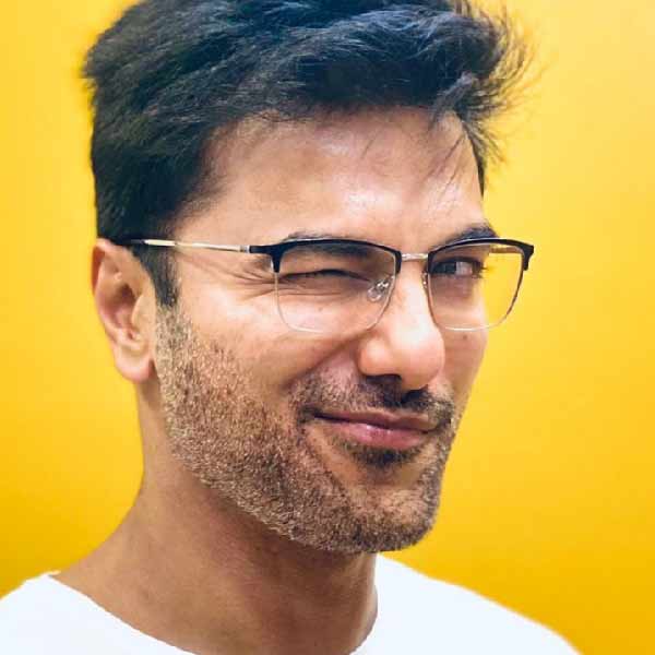 সংবাদ সংস্থা সূত্রে খবর, জিম করার সময় আচমকাই জ্ঞান হারান অভিনেতা। তার পরই তাঁর মৃত্যু হয়। 