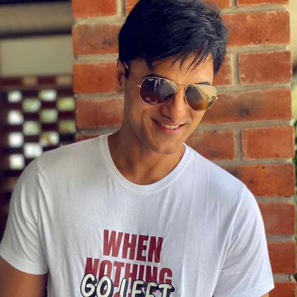 ১৫ বছর ধরে ইরার সঙ্গে সুখের সংসার ছিল সিদ্ধান্তের। কিন্তু ২০১৫ সালে তাঁদের সম্পর্কে চিড় ধরে। ১৫ বছরের দাম্পত্য জীবনে থাবা বসায় বিচ্ছেদ। 