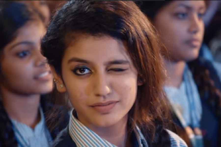 প্রিয়ার চোখের ইশারাতেই কুপোকাত হয়েছিলেন কোটি কোটি পুরুষ। ভাইরাল হওয়া সেই প্রিয়া এখন কী করছেন?