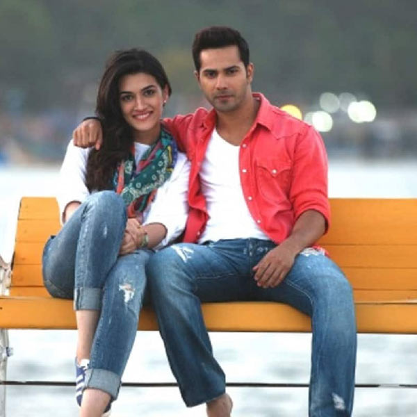 উত্তরে বরুণ জানান, ছ’বছর। ২০১৫ সালে শাহরুখ খান এবং কাজল অভিনীত ‘দিলওয়ালে’ সিনেমায় একসঙ্গে কাজ করেছিলেন বরুণ এবং কৃতি। ২০১৯ সালে ‘কলঙ্ক’ সিনেমায় অভিনয় করেছিলেন বরুণ। সেই সিনেমায় একটি নাচের দ়ৃশ্যে দেখা গিয়েছিল কৃতিকে। 