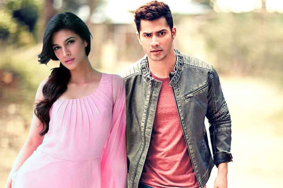 তাঁদের ‘কেমিস্ট্রি’ পরিচালককে যে বিপাকেও ফেলেছে, সে কথা অকপটে স্বীকার করেছেন বরুণ। জানিয়েছেন, সিনেমার চিত্রনাট্য অনুযায়ী ঘনিষ্ঠ হওয়ার প্রয়োজন না হলেও, তাঁরা বন্ধুত্বের খাতিরেই বেশ কয়েক বার ঘনিষ্ঠ হয়ে পড়েন।