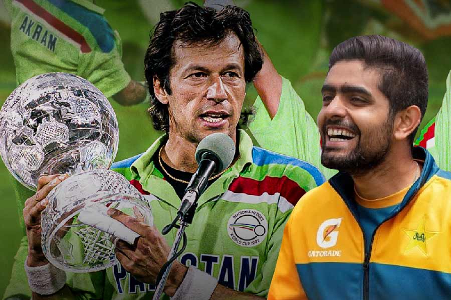ইংল্যান্ড ১৯৯২ সালে মাত্র একটি ম্যাচ হেরেছিল। এ বারও সেমিফাইনালের আগে পর্যন্ত তাই হয়েছে। আরও টুকরোটাকরা মিল থাকলেও থাকতে পারে দু’ বারের বিশ্বকাপের মধ্যে। ১৯৯২ সালের ৫০ ওভারের বিশ্বকাপে মেলবোর্নে ইংল্যান্ডকে হারিয়েছিল পাকিস্তান। এখন দেখার, সে বারের ইমরান খান এ বারের বাবর আজ়ম হন কি না।