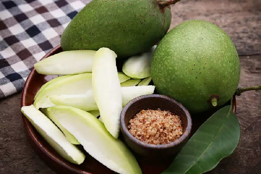 নুনের খুব ভাল বিকল্প হতে পারে এই আমচুর।