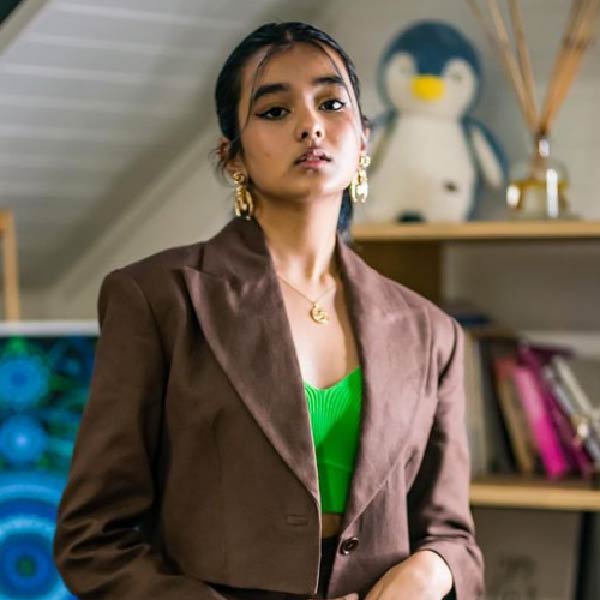 অস্ট্রেলিয়ার মাটিতেই জানকীর জন্ম। সে বড়ও হয়েছে ক্যাঙারুর দেশেই। তবে তার শিকড় গাঁথা ভারতে। জানকীর বাবা-মা কেরলের বাসিন্দা।