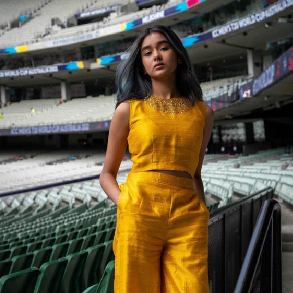 জানকী বলেছে, ‘‘বিশাল এমসিজি-র দর্শকের সামনে গান গাওয়ার সুযোগ পেয়েছি আমি। সারা পৃথিবীর মানুষ আমার গান শুনবে, আমাকে টিভিতে দেখতে পাবে। এটা একটা দুর্দান্ত অভিজ্ঞতা হবে।’’