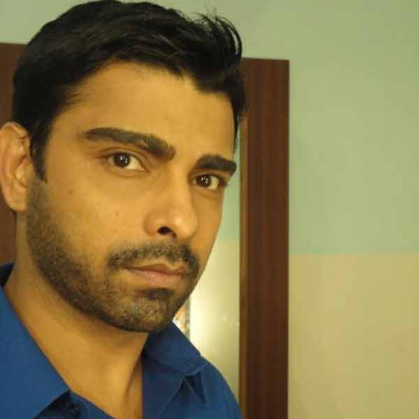 ‘কুসুম’, ‘কুমকুম এক প্যায়ারা সা বন্ধন’, ‘এক হাজারো মে মেরি বহেনা হ্যায়’ ধারাবাহিকে অভিনয় করতে দেখা গিয়েছিল তাঁকে। এ ছাড়া ‘আহট’, ‘ক্রাইম পেট্রল’-এর কয়েকটি পর্বেও অভিনয় করেছিলেন আবির।