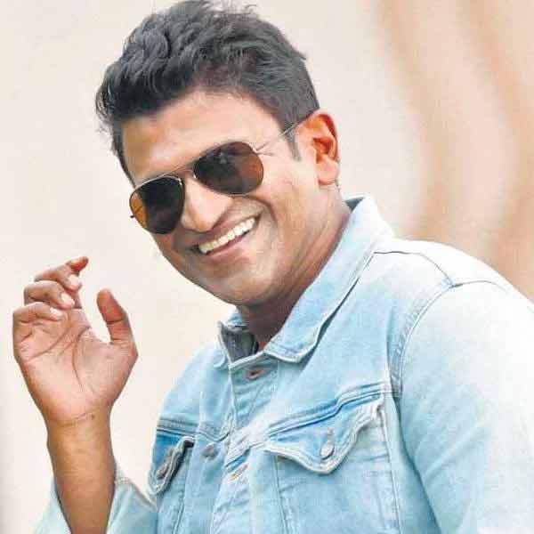 অবিলম্বে হাসপাতালে নিয়ে যাওয়া হয় পুনীতকে। কিন্তু হাসপাতাল যাওয়ার পথেই মারা যান তিনি। মৃত্যুর সময় অভিনেতার বয়স ছিল ৪৬ বছর।