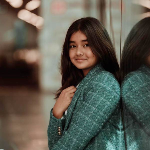 ৬ বছর বয়স থেকে গান গাইছে জানকী। তাঁর পরিবারেও গানের আবহ ছিল। জানকীর বাবা এবং দুই কাকা সঙ্গীতচর্চা করেন। কাকাদের মধ্যে এক জন পেশাদার সঙ্গীতশিল্পী। তাঁদের অনুপ্রেরণায় সঙ্গীতকে কেন্দ্র করেই কেরিয়ার গড়ে তোলার লক্ষ্যে এগোচ্ছে জানকী।