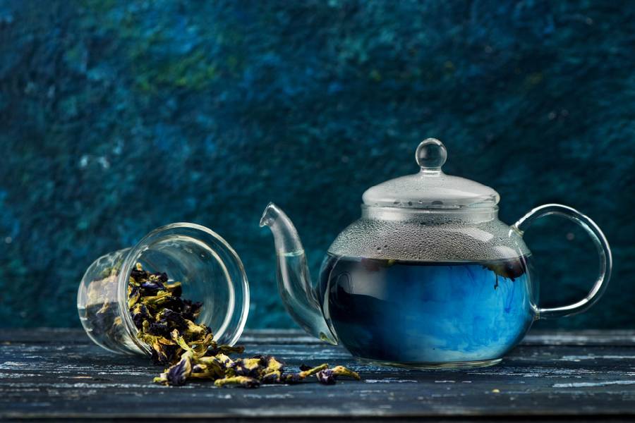 ব্লু টি-র অ্যান্টি-গ্লাইসেটিন গুণের জন্য এটা ত্বকের পক্ষে খুব ভাল।