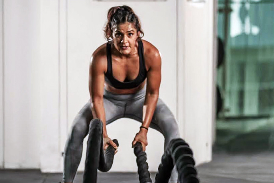 ২০১৯ সালে কুস্তি থেকে সরে মিক্সড মার্শাল আর্ট (এমএমএ)-এ যোগ দেন ঋতু। 