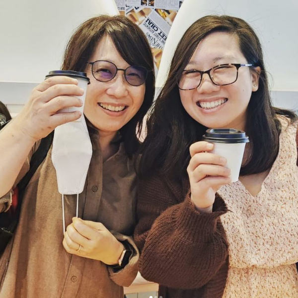 মেলবোর্নের রাস্তায় যে সঞ্জিৎ চায়ের দোকান খুলতে চান, তা জেনে আরও দুশ্চিন্তায় পড়ে গিয়েছিলেন তাঁর মা-বাবা। একে তো ওই শহর বেশি পরিচিত কফিপ্রেমীদের জন্য। তার উপর, সঞ্জিতের মতো আনকোরা তরুণের দেশীয় চায়ের স্বাদ চাখতে কত জন চাইবেন, তা নিয়েও চিন্তায় পড়েছিলেন তাঁরা। যদিও সঞ্জিৎ বলেন, ‘‘মেলবোর্ন কফি ক্যাপিটাল হলেও এখানেই চায়ের জয়েন্ট খোলার কথা ভেবে নিয়েছিলাম!’’