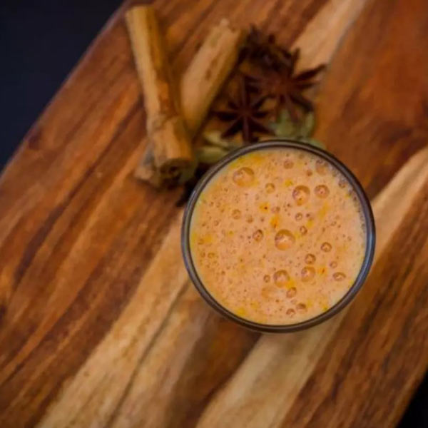 ইনস্টাগ্রামে একটি পোস্টে সঞ্জিৎ বলেছেন, ‘‘মেলবোর্নে ঘুরতে এসে আমাদের ঘরের মতো চায়ের স্বাদ পেতে ঘাম ঝরে গিয়েছিল মা-বাবার। সে সময়ই এখানে চায়ের দোকান খোলার কথা মনে হয়েছিল।’’