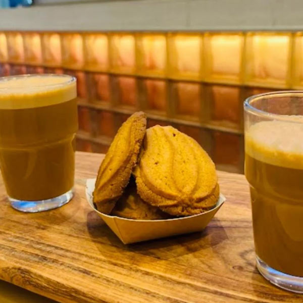 ডিগ্রিহীন চাওয়ালার সাফল্যে যারপরনাই খুশি সঞ্জিতের মা-বাবা। সঞ্জিৎ বলেন, ‘‘যে ভাবে শুরু করেছিলাম আর এখন যেখানে এসে দাঁড়িয়েছি, তাতে আমাকে নিয়ে মা-বাবা গর্বের অন্ত নেই।’’