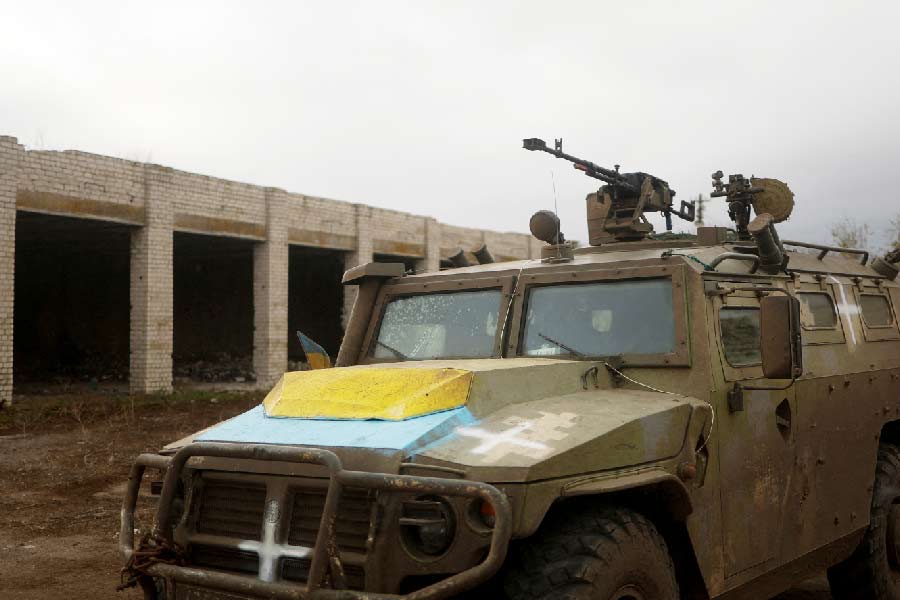 ফেব্রুয়ারিতে রাশিয়ার ‘বিশেষ সামরিক অভিযানে’র শুরুতেই খেরসনের দখল নিয়ে নেয় রুশ বাহিনী। তার পর থেকে একটানা মস্কোর দখলেই ছিল খেরসন। 