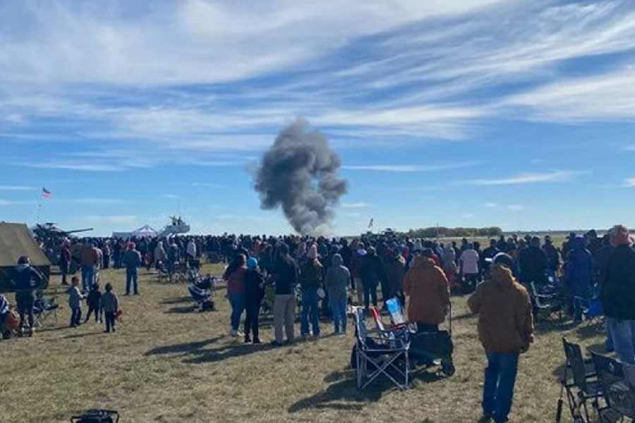 জানা গিয়েছে, বম্বার বিমানটিতে চালক-সহ ৪ থেকে ৫ জন বিমানকর্মীর বসার ব্যবস্থা ছিল। দুর্ঘটনায় সকলেরই মৃত্যু হয়েছে বলে আশঙ্কা।