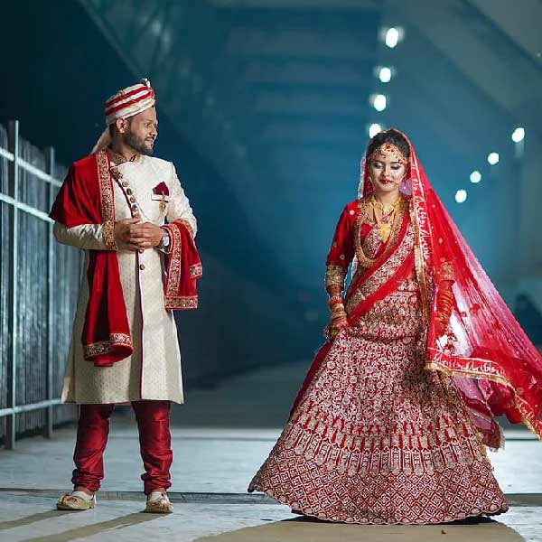 আমিরের বাড়ি সিলেটে। ফাতেমার ঢাকায়। সাল ২০১৮। একটি ফেসবুক গ্রুপের মাধ্যমে পরিচয় হয়েছিল দু’জনের। পরিচয়ের কয়েক দিন পর ফাতেমা জানতে পেরেছিলেন, আমির আত্মহত্যা করবেন বলে স্থির করেছেন।