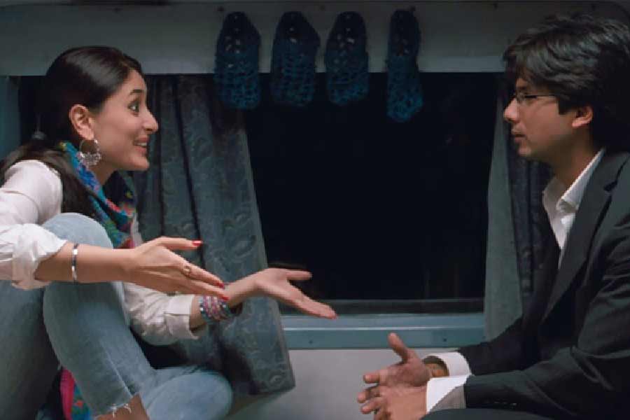 ‘প্রথম আলো’-কে দেওয়া এক সাক্ষাৎকারে ফাতেমা বলেন, “জানতে পেরেছিলাম, আমিরের সঙ্গে একটি মেয়ের ভালবাসার সম্পর্ক ছিল। তার পর তাঁদের মধ্যে একটা দূরত্ব তৈরি হয়। মেয়েটি অন্য একটি ছেলের সঙ্গে সম্পর্কে জড়িয়েছিলেন, এটা মানতে পারেননি আমির। তার পরই আত্মহত্যার সিদ্ধান্ত নিয়েছিলেন।” প্রতীকী ছবি।