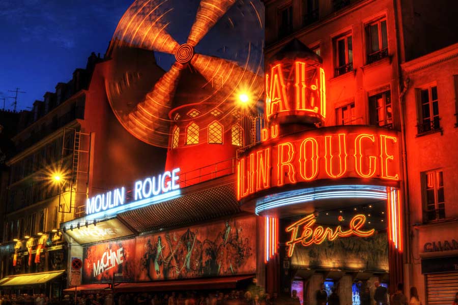 বস্তুত, ‘দে ওয়ালেন’-এর আশপাশে যাঁরা থাকেন, তাঁরা কেউই চাইছেন না, তাঁদের বাড়ির পাশে এমন একটি যৌনতার আখড়া গড়ে উঠুক। কাউকে এ বিষয়ে রাজি করানো যাচ্ছে না।