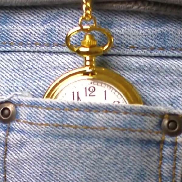 ঘড়ি রাখার জন্যই ১৮০০ শতকের শেষের দিকে লেভি স্ত্রাউস অ্যান্ড কোং এই পকেট নিয়ে আসে তাদের তৈরি জিন্সে।
