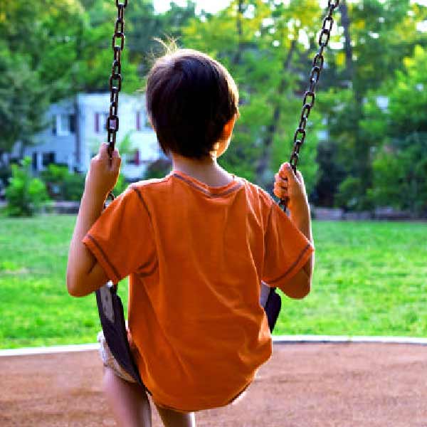 বিজ্ঞানীর কথায়, ‘‘এমনও দিন গিয়েছে যে একটা থালা থেকে পুরো পরিবার দুপুরের খাবার খেয়েছি। কোনও কোনও দিন কিচ্ছু না খেয়ে ঘুমোতে যেতে হয়েছে। কী ভাবে যে আমি এবং আমার বাড়ির লোকেরা বেঁচে ছিলাম, এটা ভেবে এখন অবাক হই।’’ কিন্তু ছোট্ট ভাস্কর স্বপ্ন দেখতেন দিন বদলাবেই। তিনিই সংসারে সুসময় আনবেন।