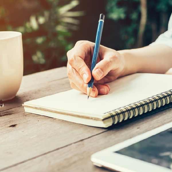 গ্রামের স্কুলে চতুর্থ শ্রেণি পর্যন্ত পড়েছেন ভাস্কর। বৃত্তি নিয়ে পাশ করে ভর্তি হন একটি সরকারি স্কুলে। দশম শ্রেণি পর্যন্ত ওই স্কুলে পড়েছেন। তার পর একে কলেজ, বিশ্ববিদ্যালয়ের গণ্ডি পেরিয়েছেন। সঙ্গী সেই দারিদ্র। ভাস্করের এলাকায় তিনিই প্রথম বিজ্ঞানে স্নাতক। তিনিই একমাত্র লোক যাঁর পিএইচডি ডিগ্রি আছে। 