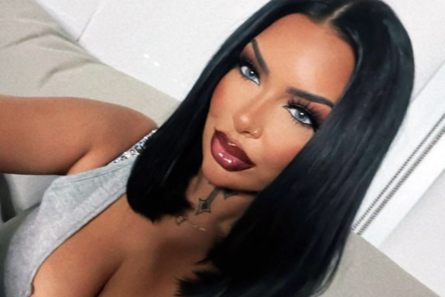 বছরের শুরুতে আলিজা দাবি করেন, তিনি পপস্টার কেনি ওয়েস্টকে চুমু খেয়েছিলেন। তবে ভক্তদের জানিয়েছিলেন, তার থেকে বেশি কিছু এগোয়নি। চুমুতেই থেমেছিলেন তাঁরা। এর পর কেনি ওয়েস্টকে আর কখনও চুমুও নাকি খাননি তিনি।