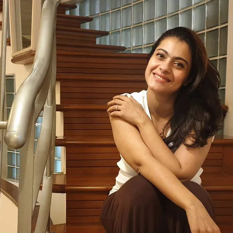 সংবাদ সংস্থা সূত্রের খবর, বাড়িটি ৬০ কোটি টাকা দিয়ে কিনেছেন এই তারকা জুটি।