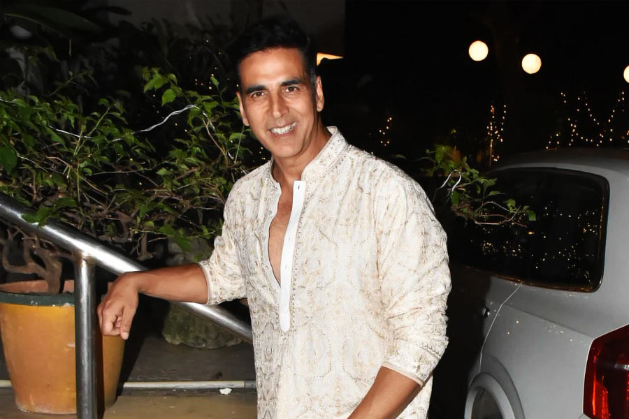 মুম্বইয়ের ‘প্রাইম বিচ বিল্ডিং’-এ বাড়ি কিনেছেন বলিউডের ‘খিলাড়ি’ অক্ষয় কুমার। আরব সাগরের অপরূপ দৃশ্য দেখা যায় অভিনেতার বাড়ি থেকে। 