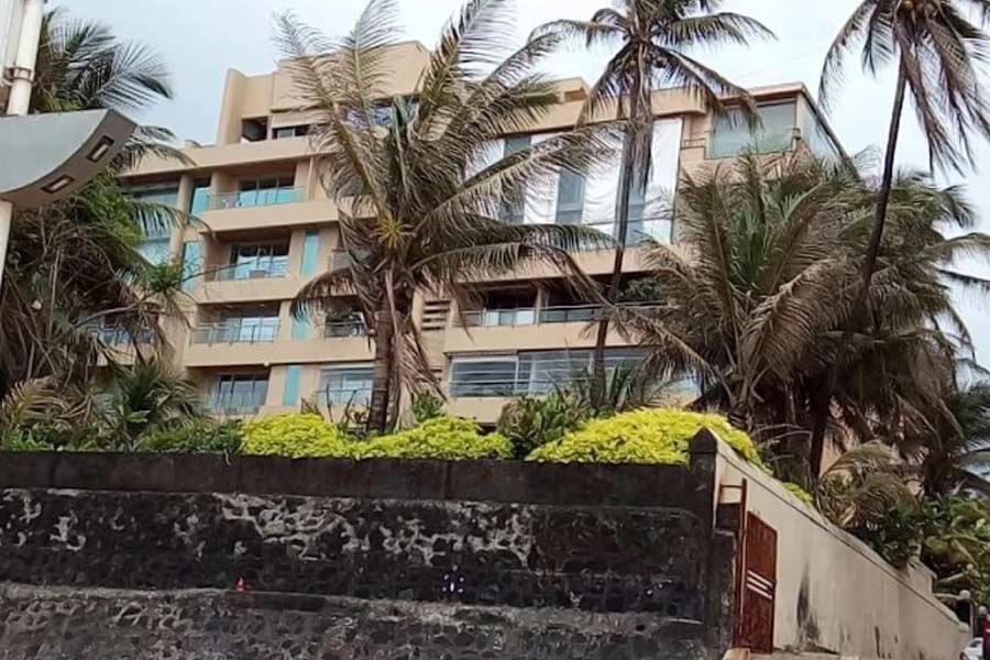 সংবাদ সংস্থা সূত্রের খবর, এই বাড়িটির মূল্য ৮০ কোটি টাকা।