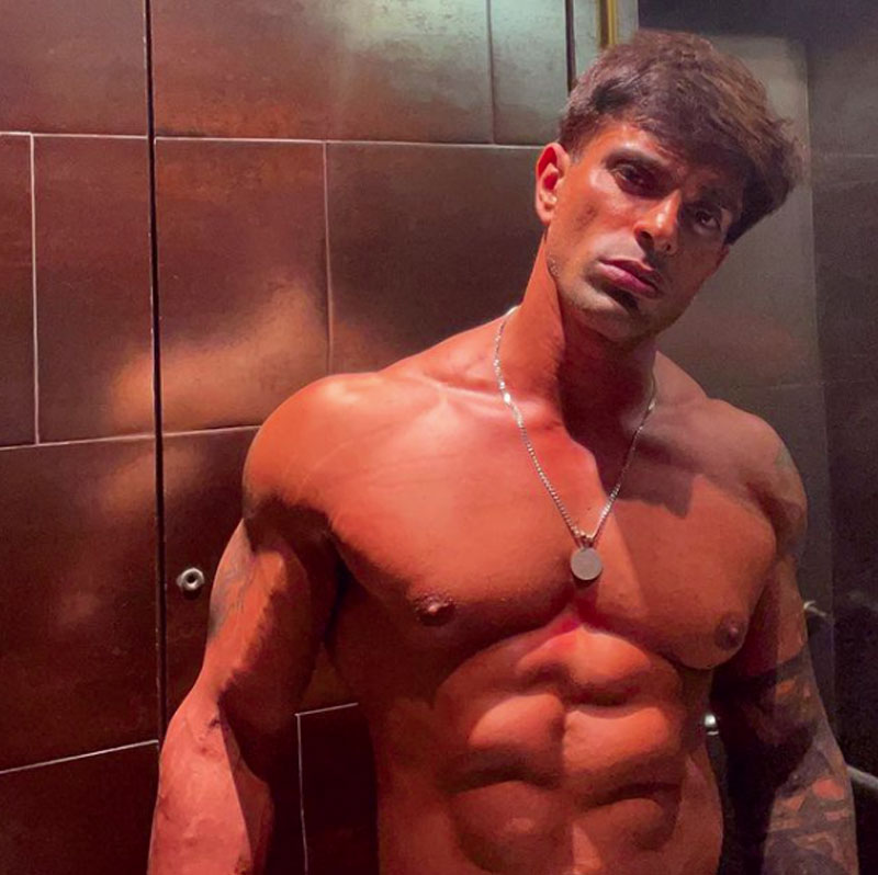 কর্ণও বহু দিন কাজ থেকে নিজেকে দূরে রেখেছিলেন। ইনস্টাগ্রামে প্রায়ই দেখা যেত তিনি তাঁর আঁকা নিয়ে ব্যস্ত।