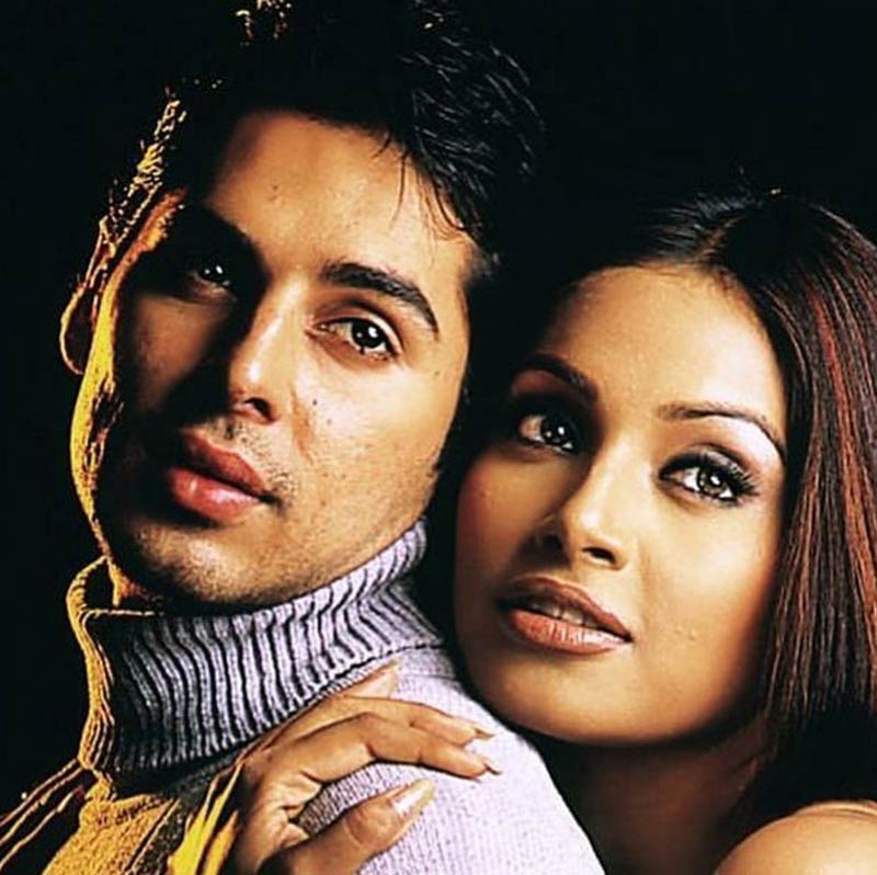 ২০০২ সালে মুক্তি পায় হরর ঘরানার ছবি ‘রাজ়’। এই ছবিতে দিনো মারিয়া এবং বিপাশা বসুর জুটি দর্শকের মনে ধরেছিল। দুই তারকা শুধু পর্দায় জুটি হিসাবে নন, বাস্তবেও সম্পর্কে জড়িয়েছিলেন।