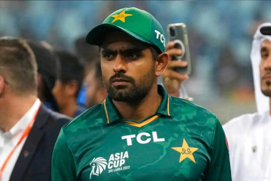 বাবর পাল্টা অভিযোগ করেন, তাঁকে ব্ল্যাকমেল করছেন ওই মহিলা। ৪৫ লক্ষ টাকা দাবি করা হয়েছে তাঁর কাছে। টাকা না পেলে তাঁকে বদনাম করা হবে বলে হুমকি দেওয়া হয়েছে।