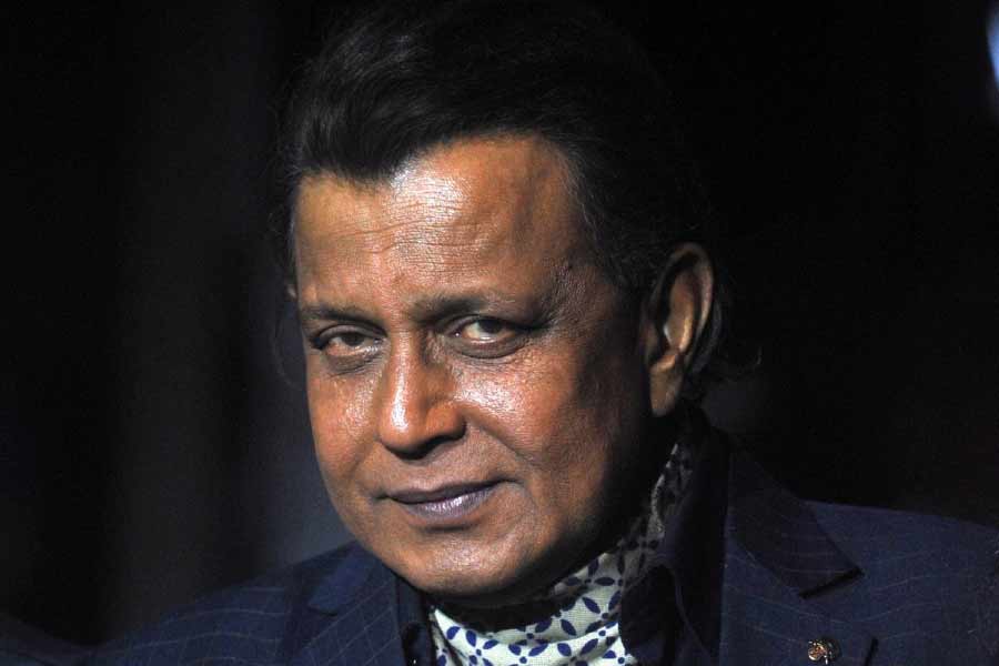 Mithun pretended to have a stomach ache, so the co-actress could run and make the wedding a success!