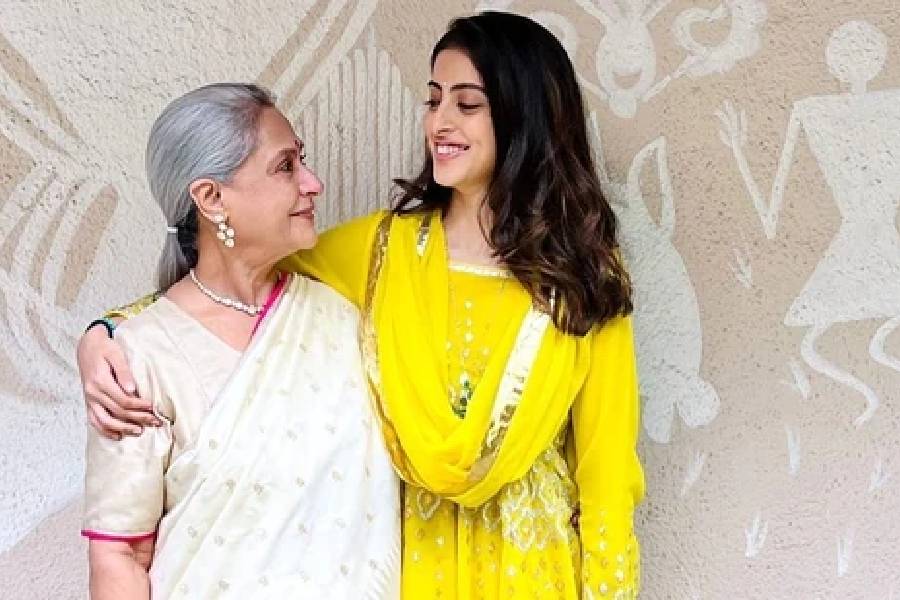 নাতনির নেওয়া পডকাস্ট সাক্ষাৎকারে ঋতুস্রাবের অভিজ্ঞতার কথা তুলে ধরেন জয়া।