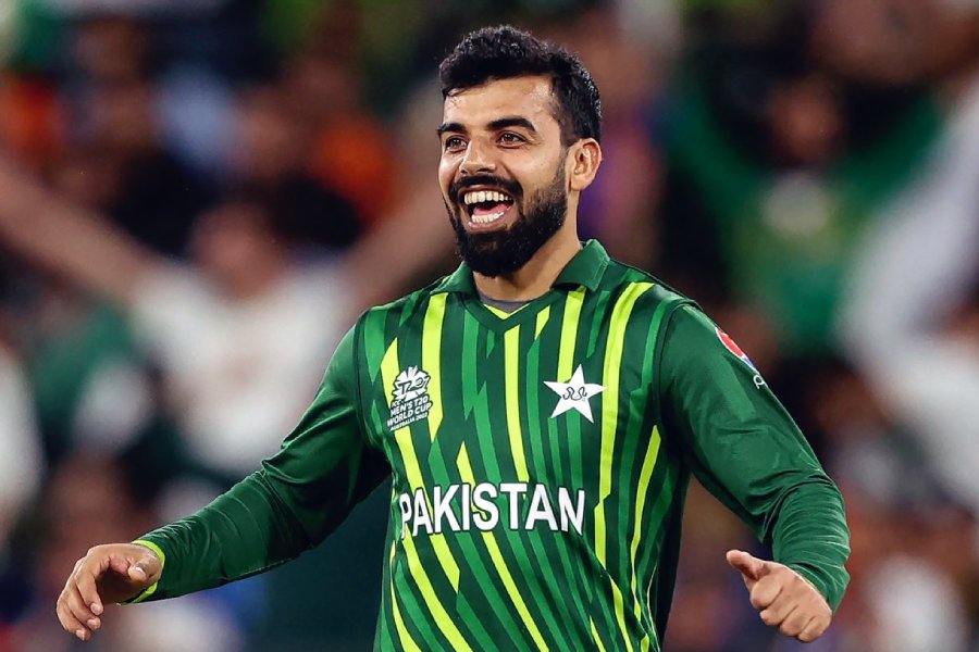 শাদাব খান: পাকিস্তানের হয়ে প্রায় প্রতি ম্যাচে মাঝের সারিতে দলকে ভরসা দিয়েছেন শাদাব। ডান হাতে চমৎকার লেগ-স্পিন বোলিং করতে পারেন। আবার চালিয়ে খেলতেও সমস্যা হয় না।