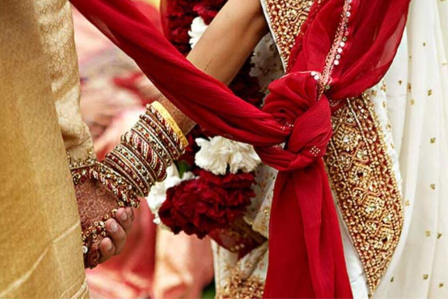 পঞ্চম পাক: একে অপরকে ভালবাসা এবং সম্মান দেওয়ার প্রতিশ্রুতি দেন দম্পতি। একে অপরের প্রতি বিশ্বাস এবং একে অপরের শুভাকাঙ্খী হিসেবে বিবেচিত হন তাঁরা।