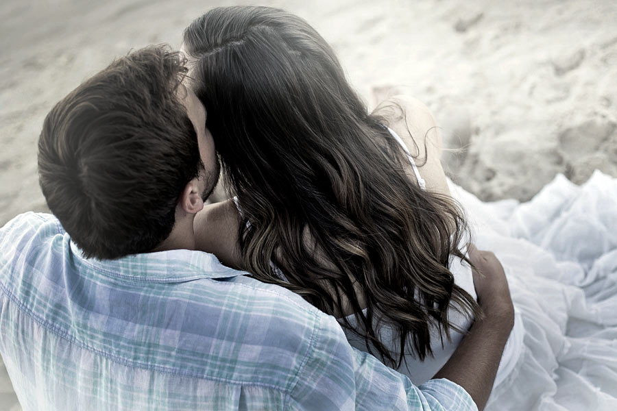 স্বামী-স্ত্রী দু’জনে রোজগার করা সচ্ছল সংসার দেখলেই অনেকের মনে হয়, এখানে শুধু মাত্র একটি শিশুর অভাব। তবে বহু স্বামী-স্ত্রীই সে ভাবনায় আটকে রাখেননি নিজেদের। 