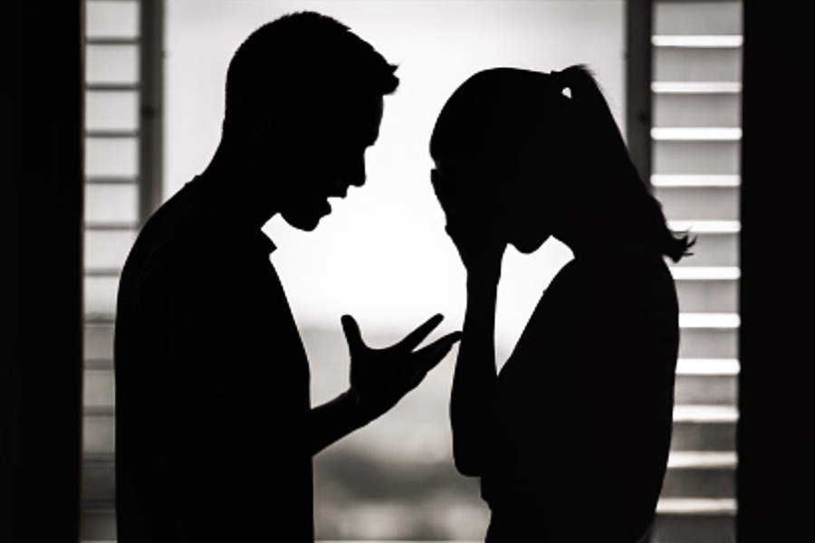 স্বপ্নের ঘোর কাটতেও বেশি সময় লাগল না। প্রেমিকের সঙ্গে মুম্বইয়ের ফ্ল্যাটে একসঙ্গে থাকলেও নানা বিষয়ে দু’জনের মধ্যে ঝগড়াঝাঁটি হচ্ছিল। 