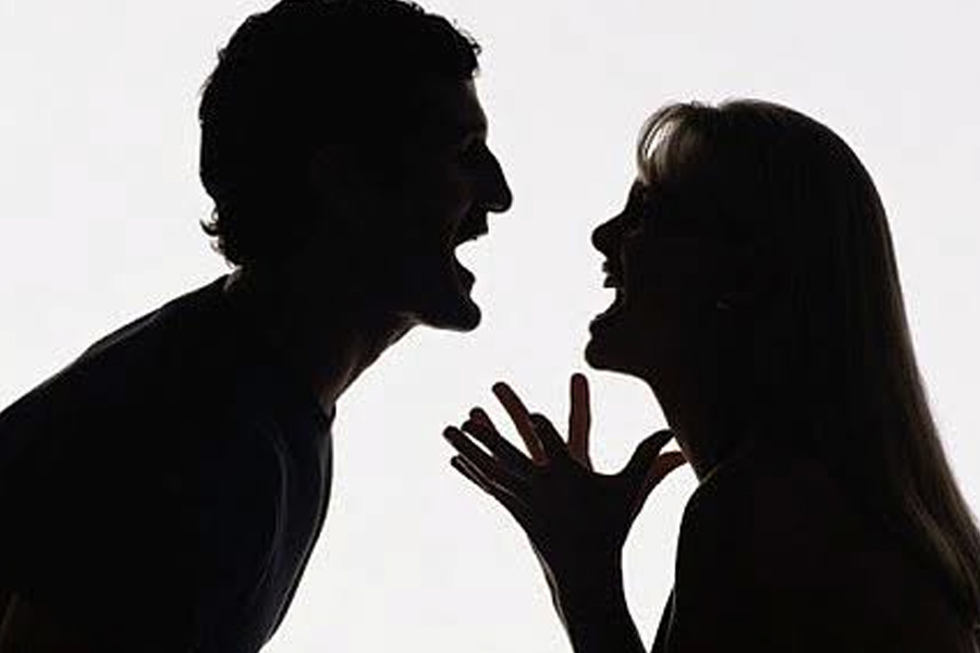 বিয়ে করার জন্য তাঁর প্রেমিক আফতাব আমিন পুণাওয়ালাকে কয়েক দিন ধরেই জোরাজুরি করছিলেন শ্রদ্ধা। কিন্তু আফতাব ‘লিভ ইন’ করারই পক্ষপাতী ছিলেন।