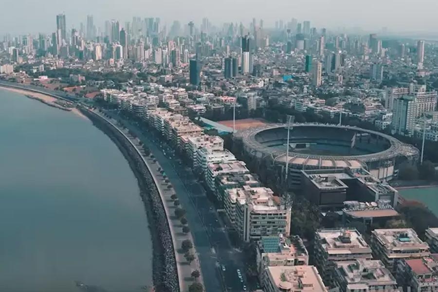 কয়েক দিন ধরে মেয়ের সঙ্গে যোগাযোগ করতে না পেরে উদ্বিগ্ন শ্রদ্ধার পরিবার তাঁর সঙ্গে নানা ভাবে যোগাযোগ করার চেষ্টা করে। সব চেষ্টা বিফল হওয়ার পর শ্রদ্ধার বাবা মেয়ের খোঁজে মুম্বই চলে আসেন।