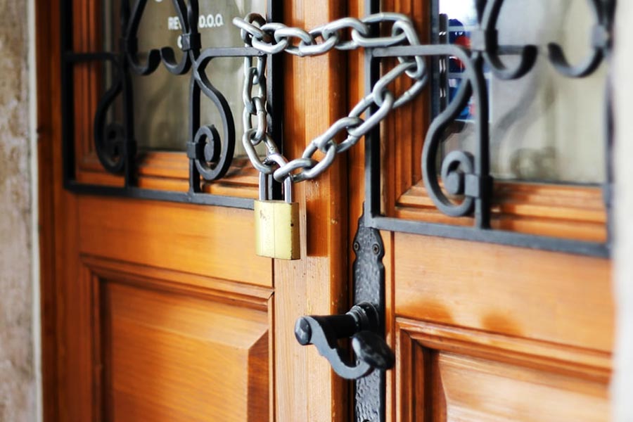 মুম্বইয়ে শ্রদ্ধাদের ভাড়া নেওয়া ফ্ল্যাটে গিয়ে তিনি দেখেন, দরজা বন্ধ। তার পরই গত ৮ নভেম্বর স্থানীয় মেহরৌলি থানায় গিয়ে মেয়ের নামে নিখোঁজ ডায়েরি করেন বাবা।