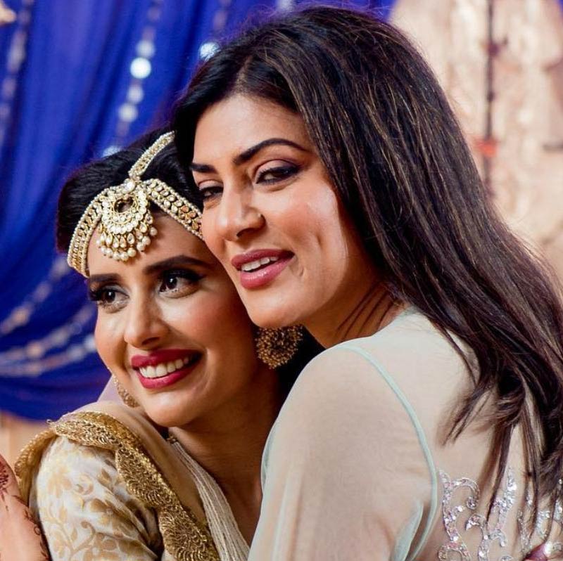 সুস্মিতা নাকি চারুকে পরামর্শ দিয়েছিলেন, এই সম্পর্কে থেকে ভাল না থাকলে যেন বেরিয়ে আসেন চারু। 