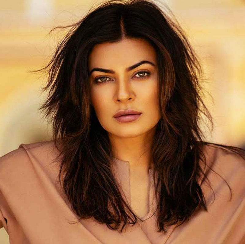 চারুর অভিযোগ, সুস্মিতা কোনও দিন চাইতেন না যে রাজীবের সঙ্গে চারু সংসার করুক। তাঁদের বিবাহবিচ্ছেদের সিদ্ধান্তে আনন্দ পেয়েছেন সুস্মিতা।