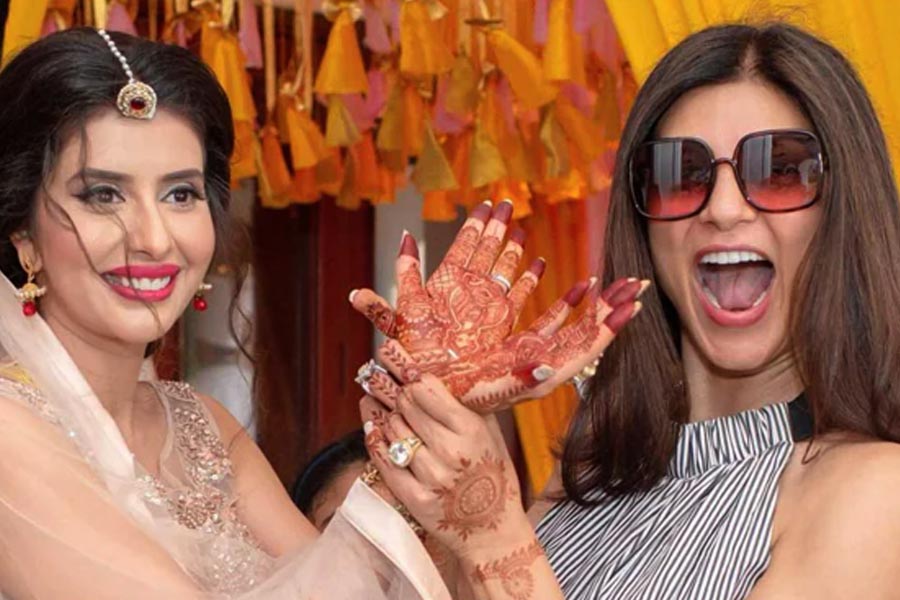 সুস্মিতা এই প্রসঙ্গে জানিয়েছেন, এখনও চারুর সঙ্গে বন্ধুত্বপূর্ণ সম্পর্ক রয়েছে তাঁর।