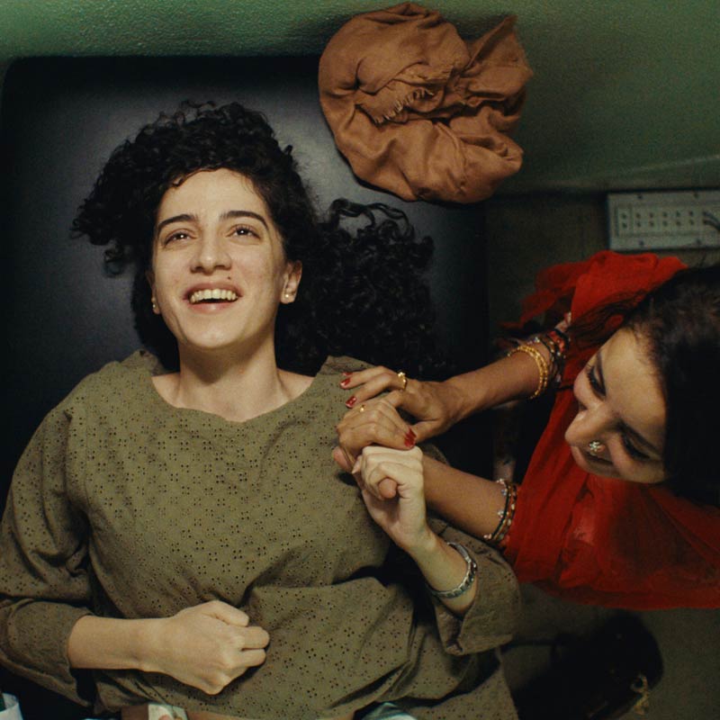 পাকিস্তানে ১৮ নভেম্বর ‘জয়ল্যান্ড’ মুক্তি পাওয়ার কথা ছিল। কিন্তু মুক্তির কয়েক দিন আগেই দেশের তথ্য ও সম্প্রচার মন্ত্রক থেকে জানিয়ে দেওয়া হয়েছে, ছবিটি পাকিস্তানের ১১টি রাজ্যে নিষিদ্ধ।