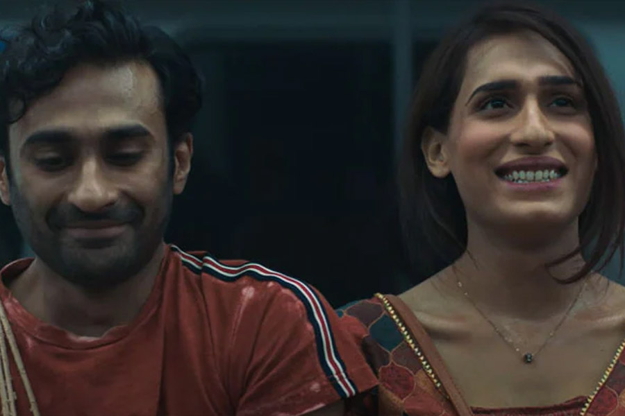 সংবাদ সংস্থা সূত্রে খবর, পাকিস্তান সরকার গত ১৭ অগস্ট ‘জয়ল্যান্ড’ ছবিটিকে সবুজ সঙ্কেত দিয়েছিল। তবে সাম্প্রতিক কালে ছবির বিষয়বস্তু নিয়ে বিতর্ক দানা বেঁধেছে। নতুন করে কোনও অশান্তি যাতে তৈরি না হয়, তাই আগেভাগে ছবিটি নিষিদ্ধ করে দিয়েছে সরকার।