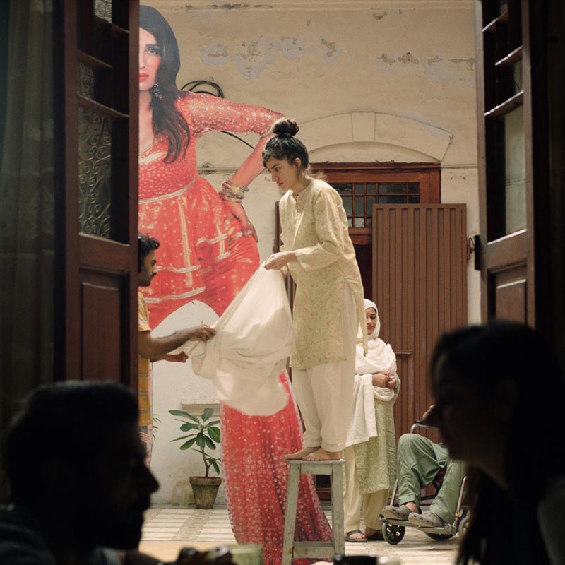 এ ছাড়া এই ছবিতে রয়েছেন রাস্তি ফারুক, সরওয়াত গিলানি, সলমন পীরজ়াদা, সোহেল সমীর এবং সনিয়া সইদের মতো পাকিস্তানি তারকা। ছবির এই চরিত্রায়ন ‘জয়ল্যান্ড’-কে অনেক বেশি আকর্ষণীয় করে তুলেছে। 