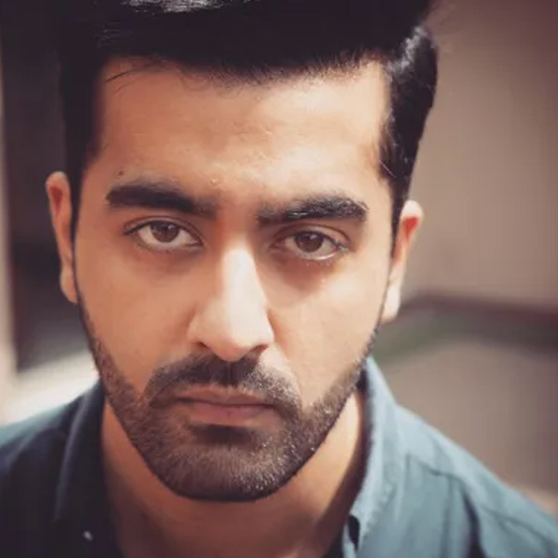 পূর্ণদৈর্ঘ্যের ছবিতে এটাই পরিচালক হিসাবে সইম সাদিকের অভিষেক। এর আগে ২০১৯ সালে সইম একটি স্বল্পদৈর্ঘ্যের ছবি বানিয়েছিলেন। সেই ছবি ভেনিস চলচ্চিত্র উৎসবে গিয়েছিল। এ বার তাঁর পূর্ণদৈর্ঘ্যের প্রথম ছবি পাড়ি দিয়েছে অস্কারের মঞ্চে।