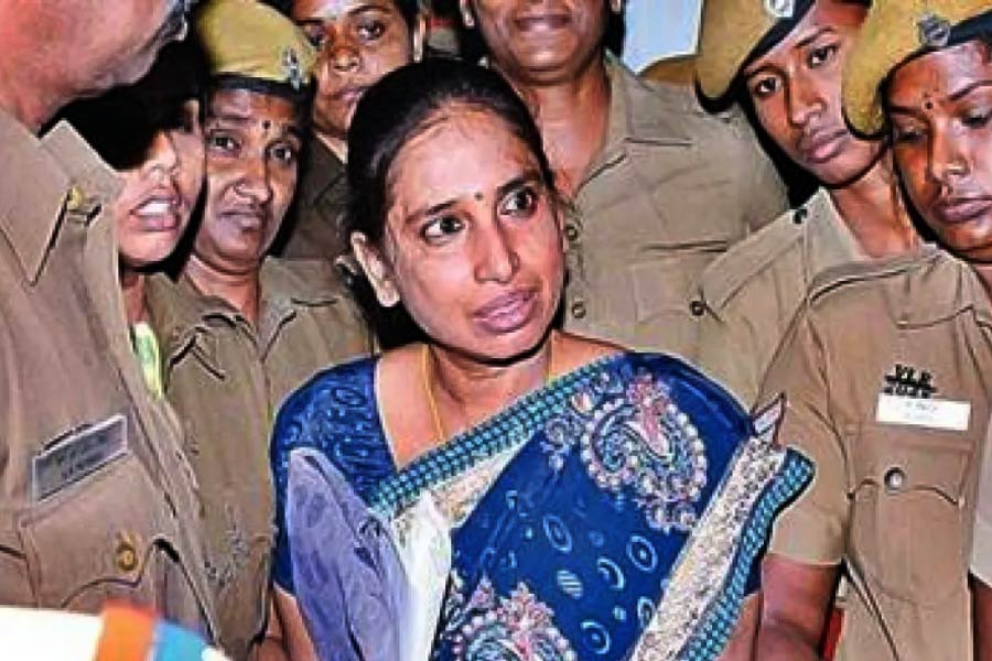 রাজীব হত্যাস্থলে যাঁরা ছিলেন, তাঁদের বেশির ভাগই বিস্ফোরণে মারা গিয়েছিলেন। নলিনীই একমাত্র বেঁচে যান। নিহত এক চিত্রগ্রাহকের ক্যামেরায় তাঁর এবং বাকিদের ছবি ধরা পড়েছিল। সেই সূত্রে নলিনীদের গ্রেফতার করা হয়।