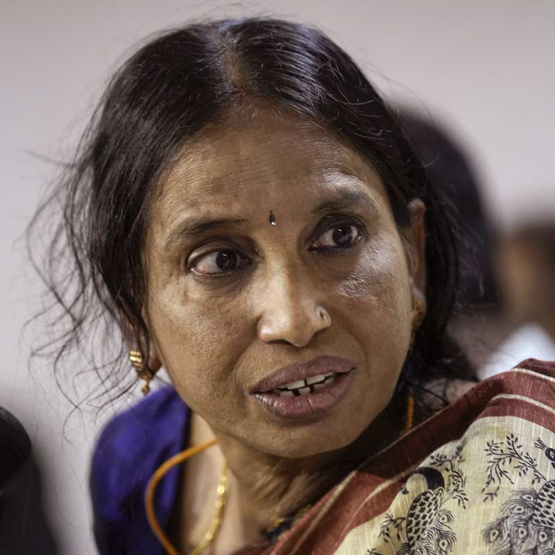 চেন্নাইয়ের একটি কলেজ থেকে ইংরেজি সাহিত্যে স্নাতক পাশ করেন নলিনী। তাঁর বাবা ছিলেন পেশায় পুলিশ। মা ছিলেন নার্স। চেন্নাইয়ের একটি বেসরকারি সংস্থায় চাকরি করতেন নলিনী।